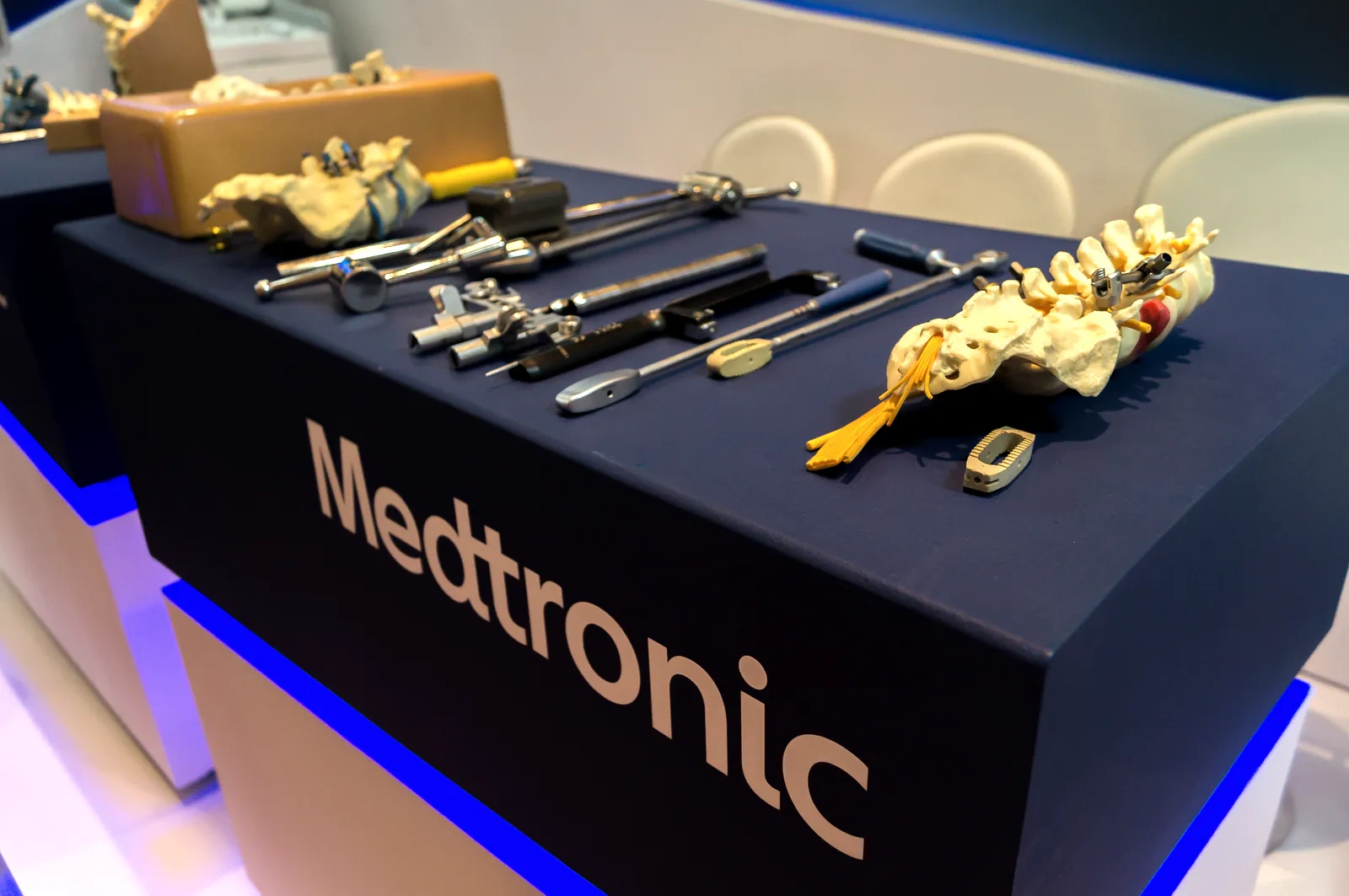 Detalle de Cajas de Luz e Iluminación — MEDTRONIC SPINE & SURGERY